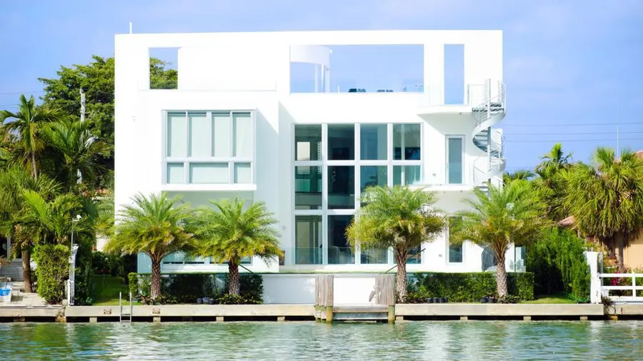Understanding the Unique Risks and Challenges of Insuring a Home in South Florida